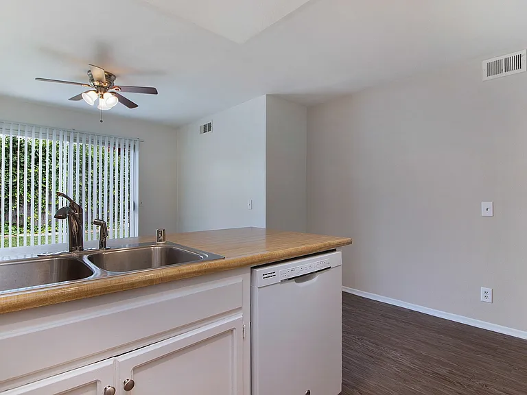 Los Timbres Street Duplex — Photo 9