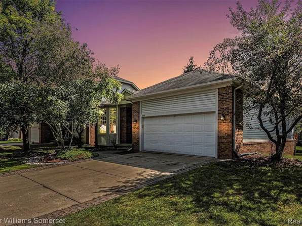 3263 Silverbrook Dr, Rochester, MI 48306