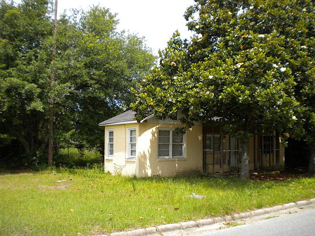 2nd image of 915 5th St NW