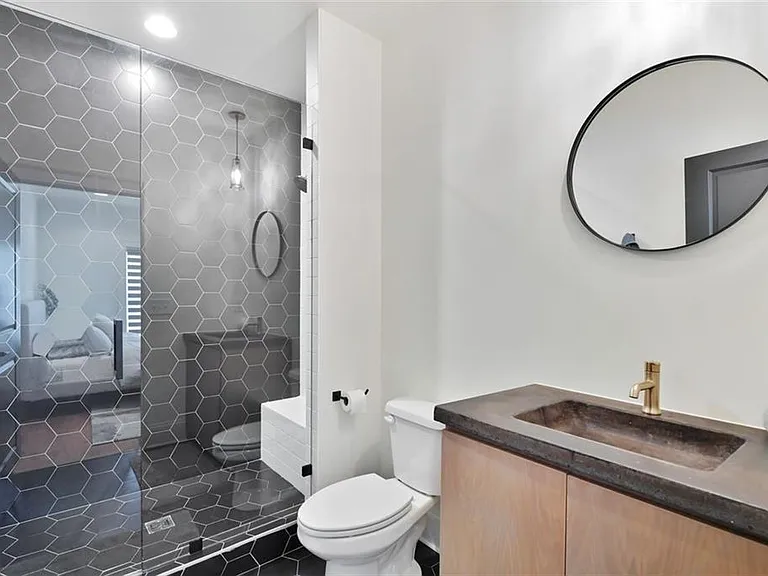 3667 Peachtree Rd NE — Photo 14