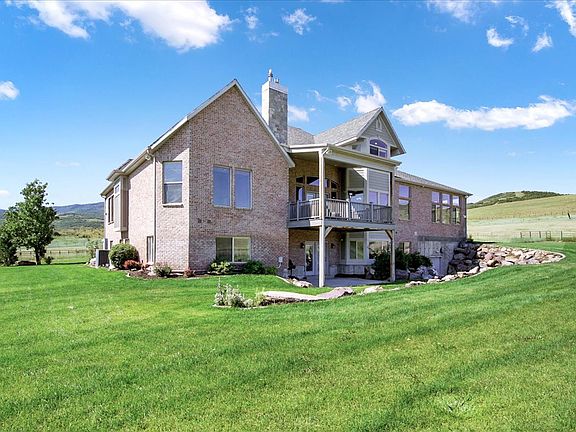 3rd image of 667 Hardscrabble Rd
