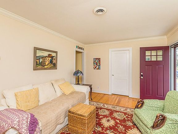 4th image of 2110-A Kenwood Ave
