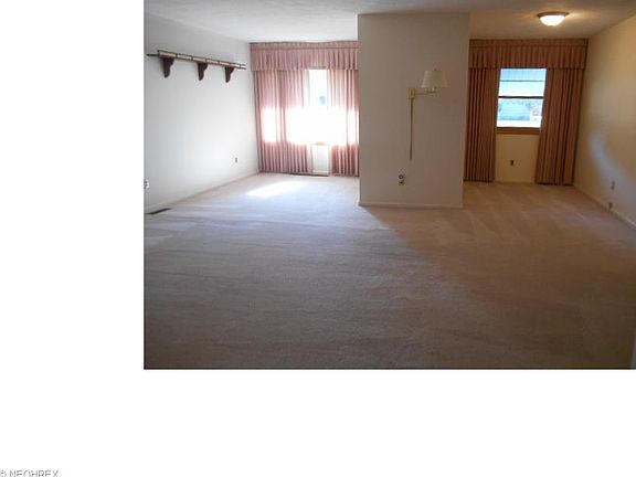 3rd image of 421 Henry St