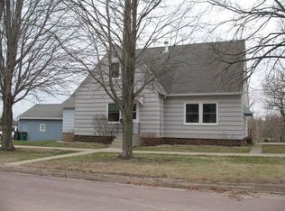 406 Broadway Ave, Lakefield, MN 56150