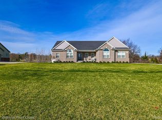 5553 Jada Dr, Highland, MI 48356