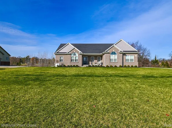5553 Jada Dr, Highland, MI 48356