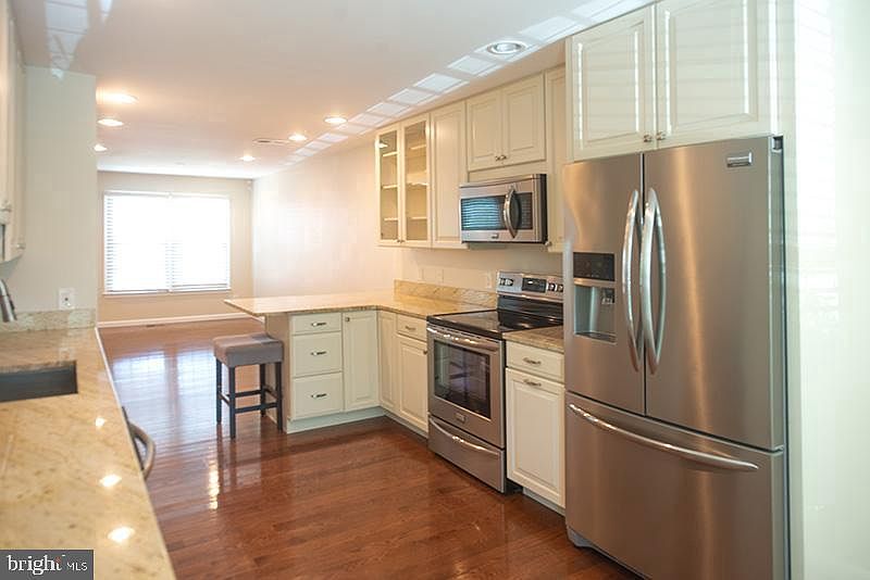 1st image of 10438 Red Granite Ter