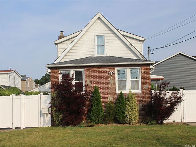 1st image of 1934 Freeman Ave