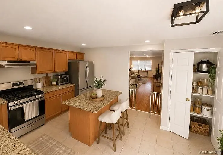 3 bed, 2.5 bath, 2000 sqft, $6,200 — Photo 4