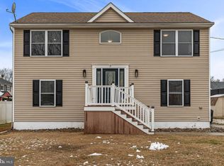 9 Holly Dr, Pennsville, NJ 08070