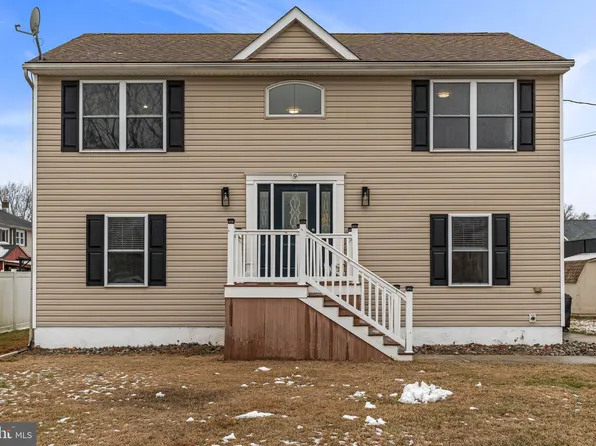 9 Holly Dr, Pennsville, NJ 08070