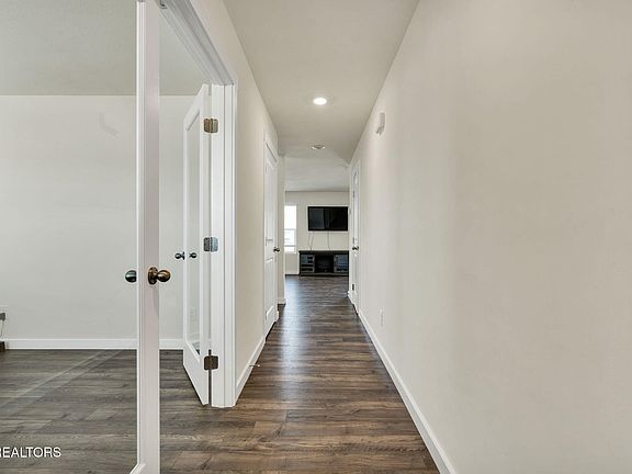 5th image of 325 Dilbeck Ln