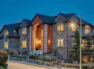 1320 N 17a St NW, Calgary, AB T2N 2E9