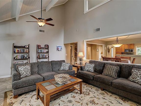 3rd image of 4 Water Oak Dr