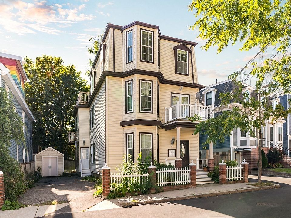 1st image of 47 Moseley St #3