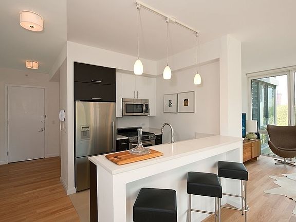 4th image of 795 Columbus Ave APT 10a