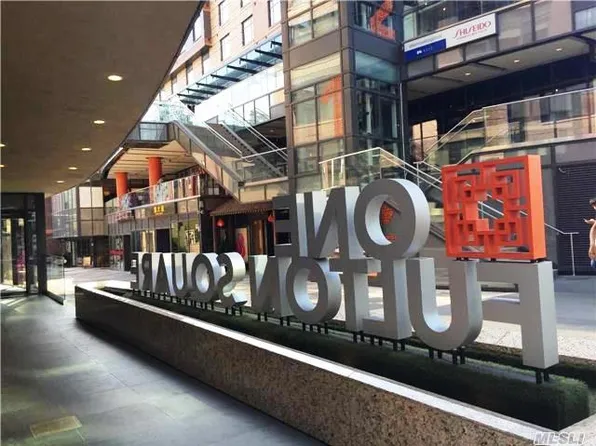 39-16 Prince Street image 1 of 9