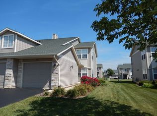 942 Kelly Ln, Sycamore, IL 60178