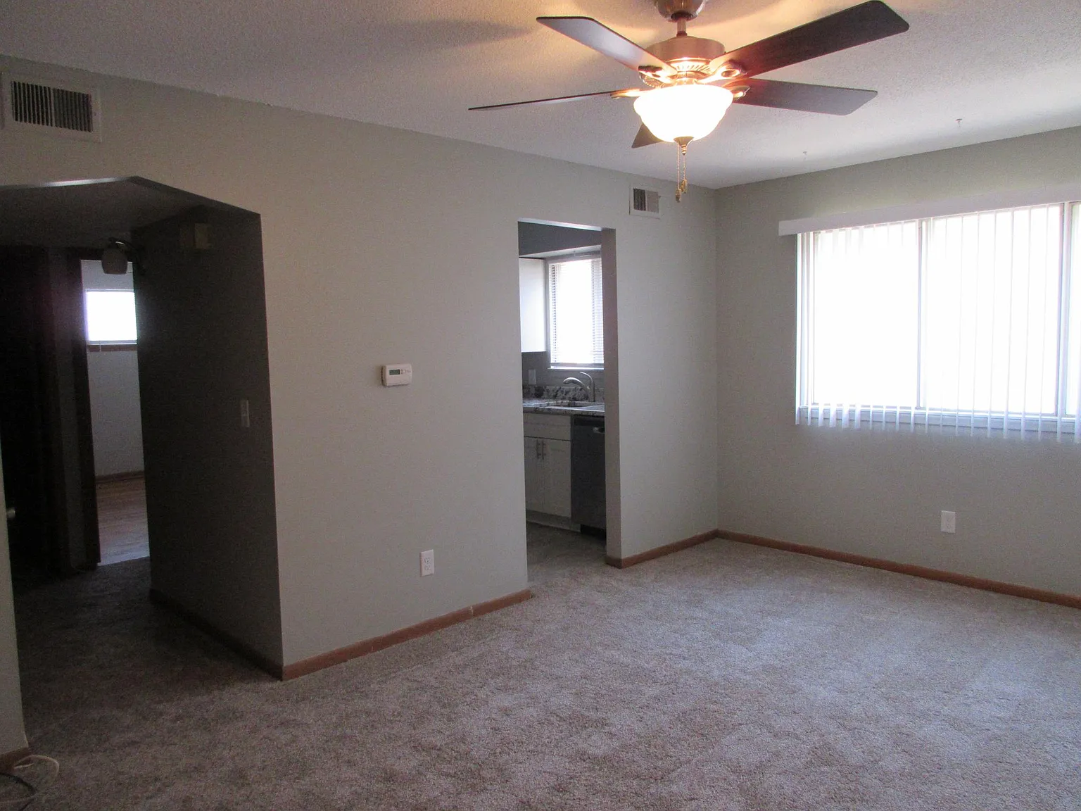 4729 California St — Photo 2