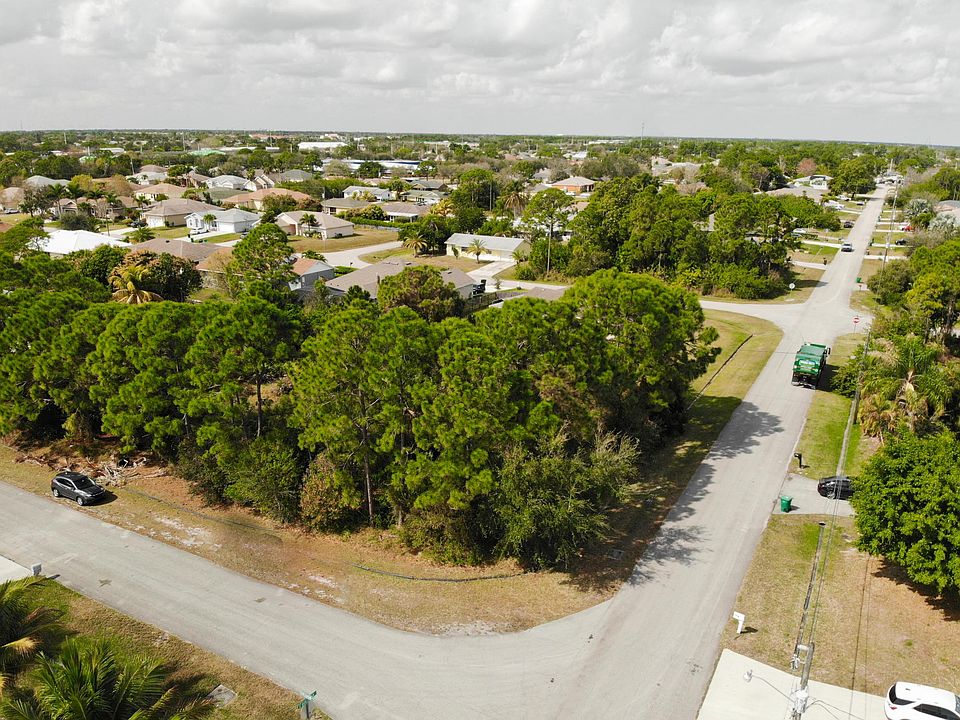 1st image of 407 SW Meadow Ter