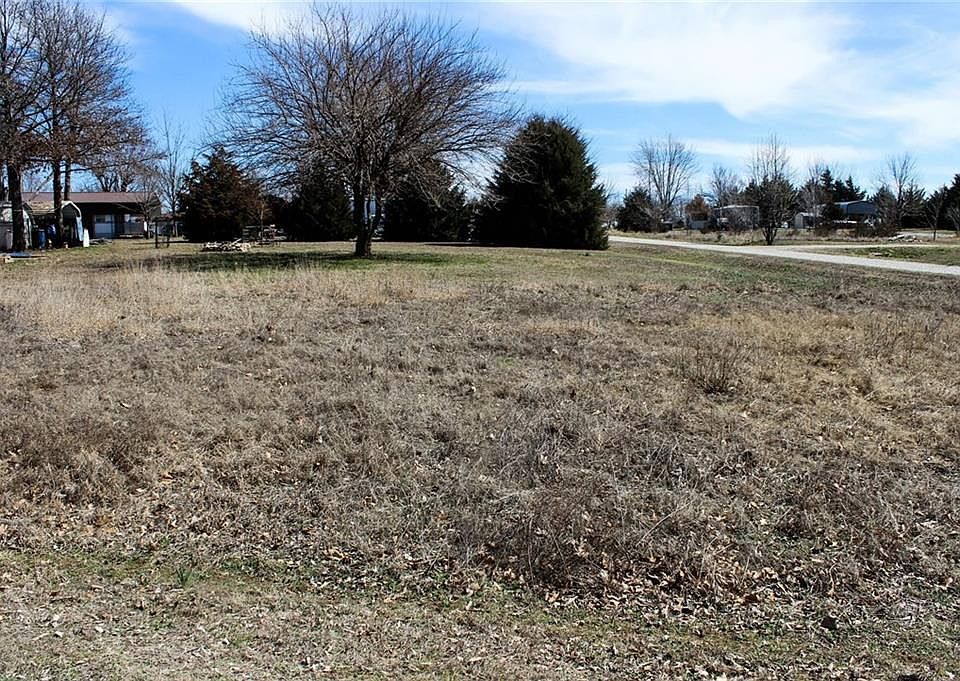1st image of 45 Linn Woods Ln