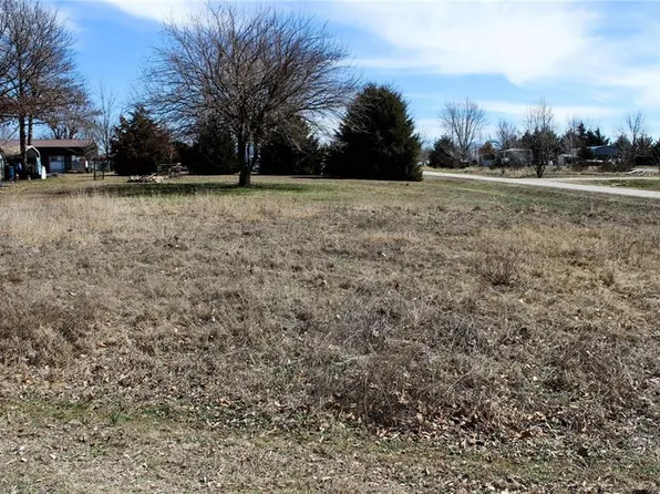 45 Linn Woods Ln, Linn Valley, KS 66040