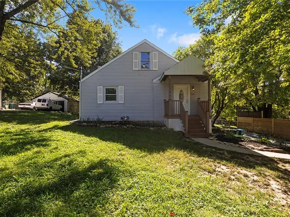 705 NE Lindberg Dr, Kansas City, MO 64118