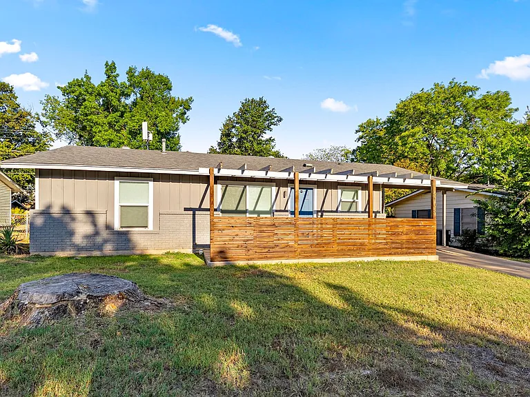 5708 Blythewood Dr — Photo 2