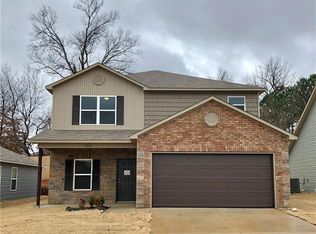 208 E Kara Ln, Rogers, AR 72758