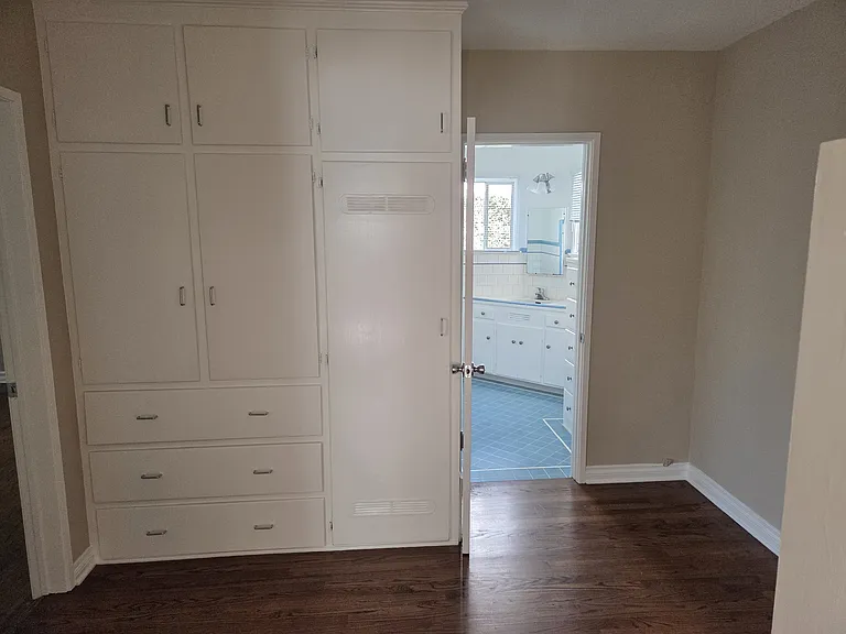 15219 Wyandotte St — Photo 16