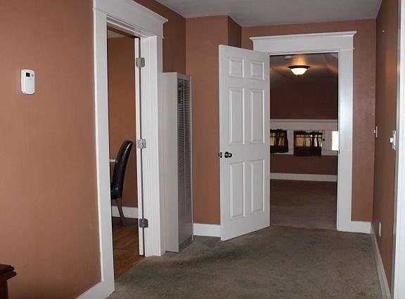 5th image of 402 W Oak St #B
