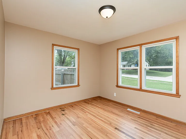 3049 S Parkview Ave — Photo 13