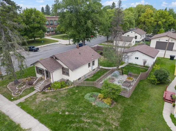 1229 12th St S, Virginia, MN 55792