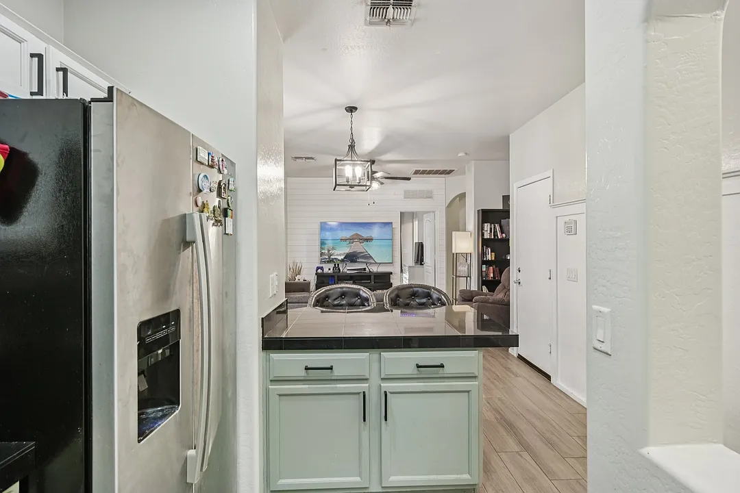 Bright 3-Bedroom Home in Gated Mesa, AZ Community — Photo 4