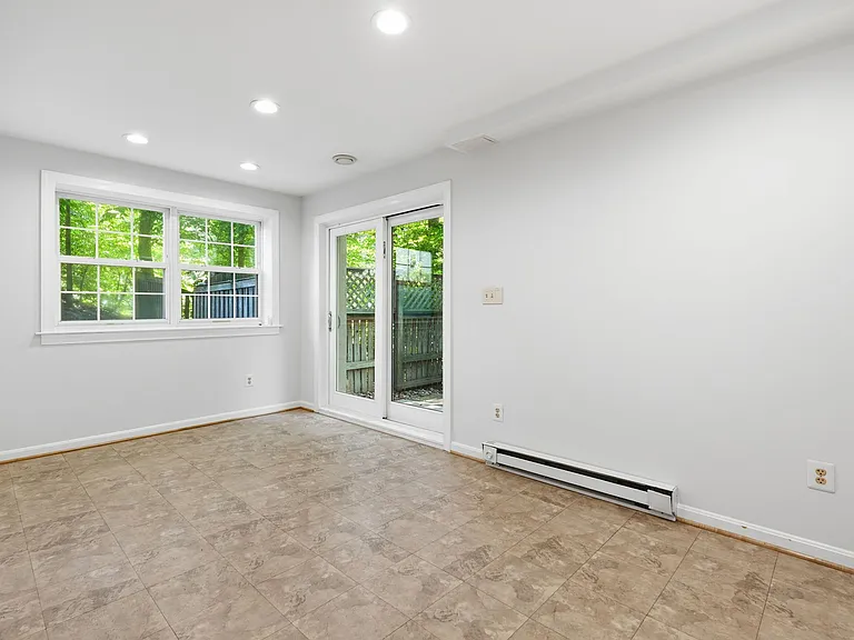 1294 Doubleday Dr — Photo 2