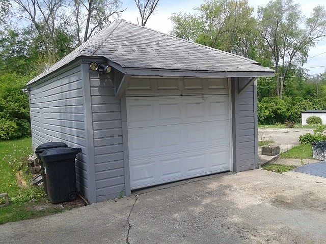 2nd image of 2231 S Central Ave