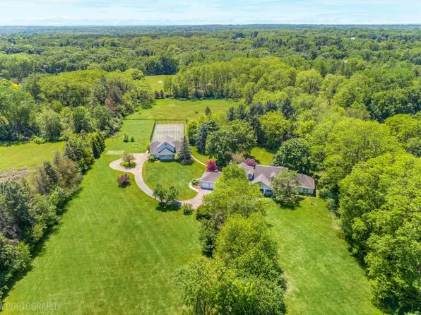 209 Spring Creek Rd, Barrington Hills, IL 60010