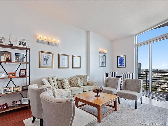 3rd image of 335 Biscayne Blvd #Uph-02