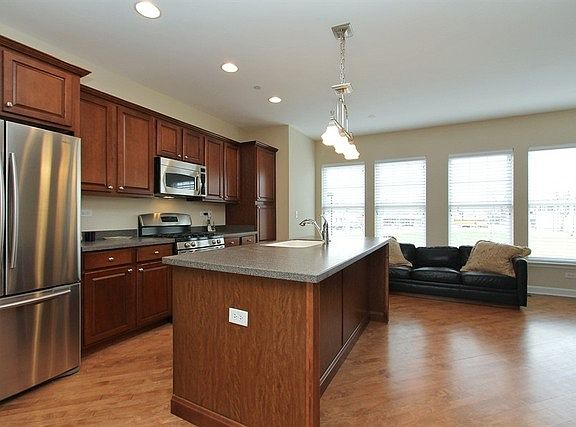 4th image of 36 Lakeview Pl #0