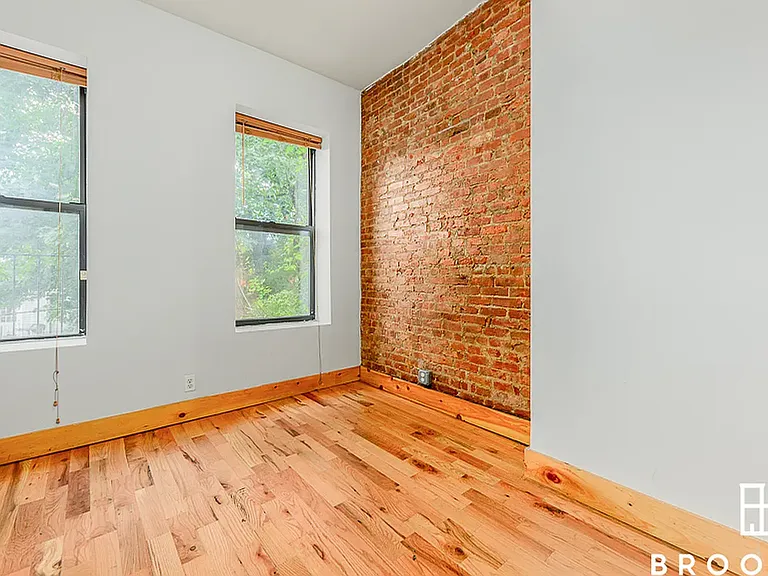 190 Schaefer St #4B — Photo 6