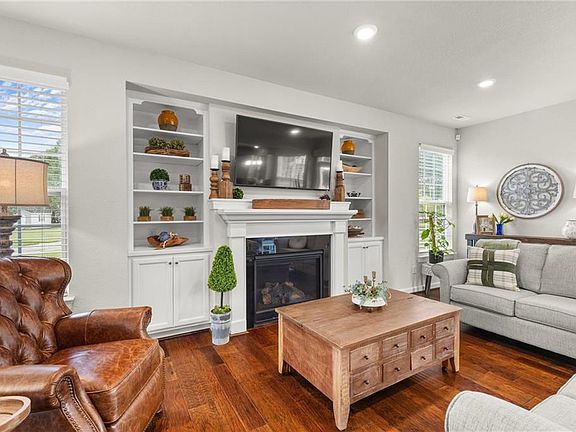4th image of 2111 Fieldbrook Pl