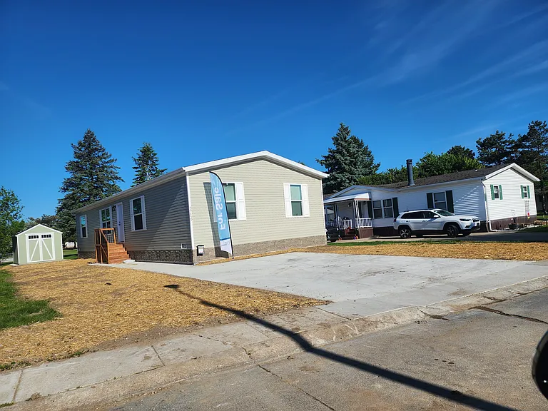 13955 Bronte Dr N — Photo 22