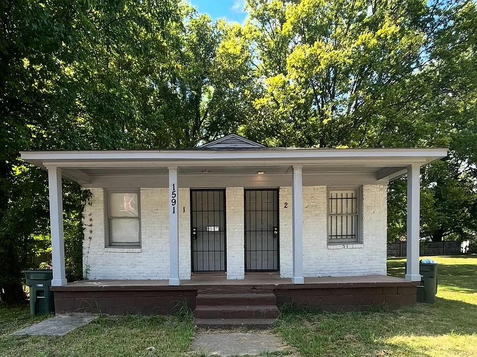 1591 Locust St