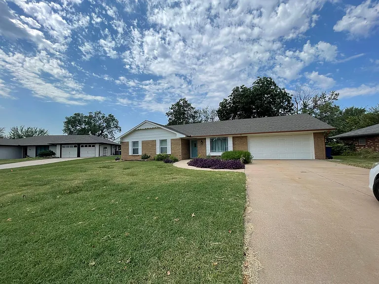 15 Preston Cir — Photo 1