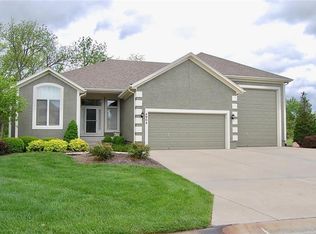 4904 Clubhouse Dr, Basehor, KS 66007