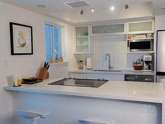 2nd image of 31 W Pasadena Ave Unit 12
