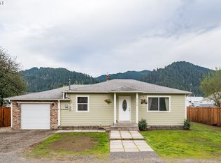 47598 Teller Rd, Oakridge, OR 97463