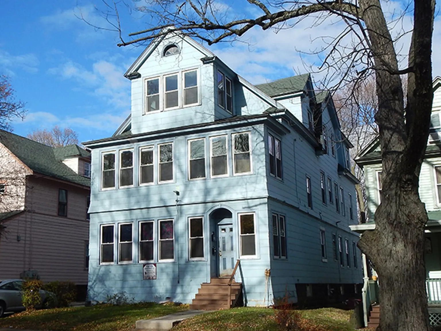 1215 Madison Apt 3 - Available 8/1/2027 - Spacious 2 Bedroom Across From Thornden Park — Photo 2