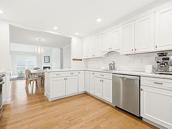5th image of 26 Westminster Dr
