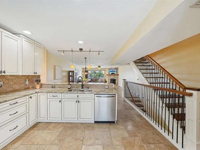 637 Pinellas Bayway S #105 — Photo 22